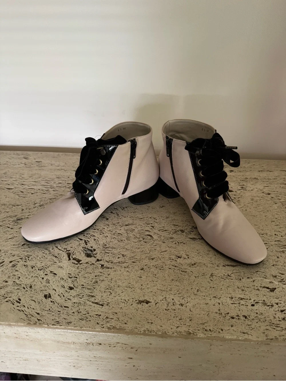 NWOB Amalfi by Rangoni Rebe bootie in soft blush leather. Size 6.5. MSRP $396
